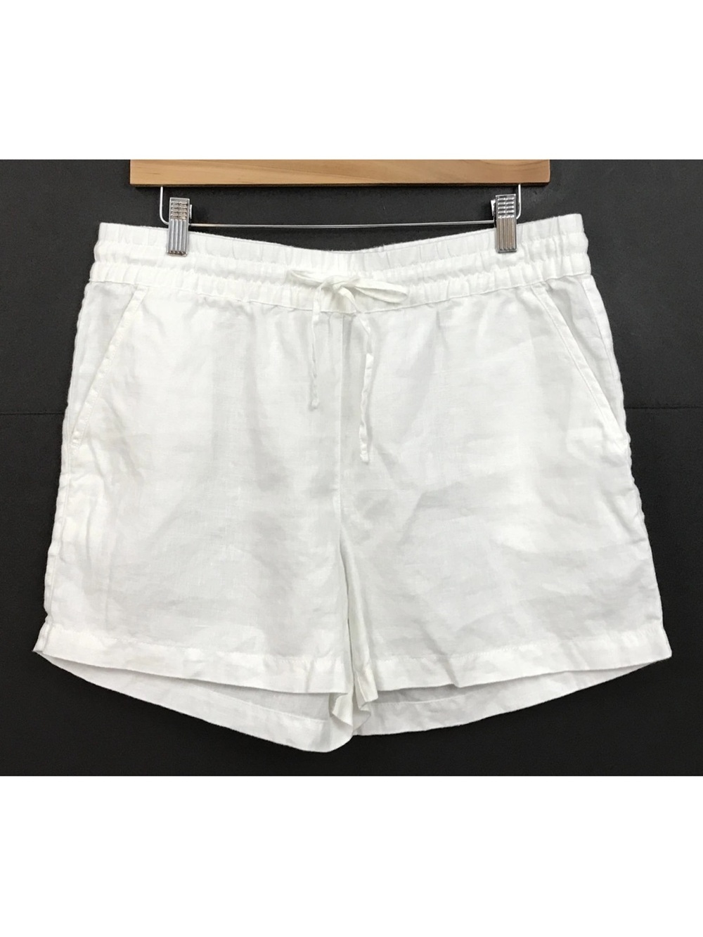 Tommy Bahama White Palmbray 5” Linen Shorts - M